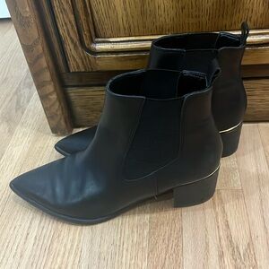 Nine West black leather Chelsea boots Size 7.5